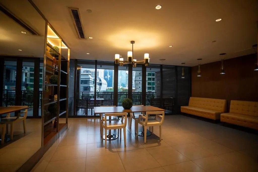 Apartment Penthouse At Poblacion - 200Mbs Net - 50In Tv - Awesome View Manila