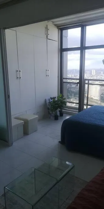 Penthouse At Poblacion - 200Mbs Net - 50In Tv - Awesome View Manila 0*,  Philippines
