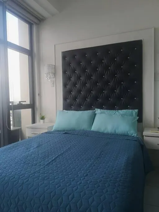 Penthouse At Poblacion - 200Mbs Net - 50In Tv - Awesome View Manila Apartment