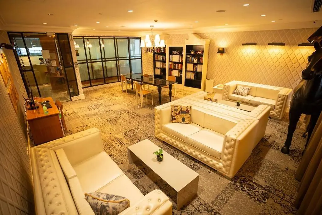 Penthouse At Poblacion - 200Mbs Net - 50In Tv - Awesome View Manila