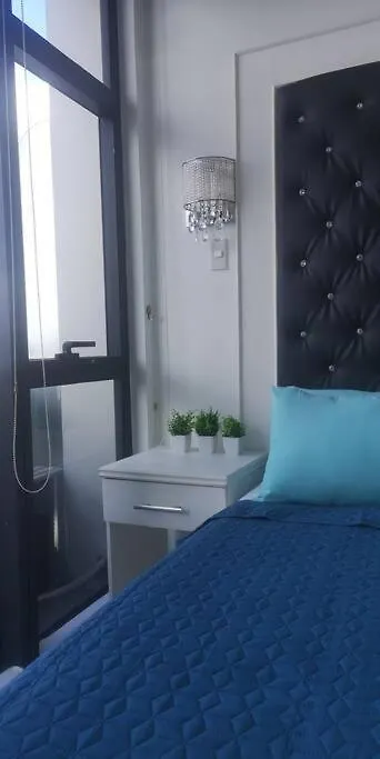 Penthouse At Poblacion - 200Mbs Net - 50In Tv - Awesome View Manila Apartment