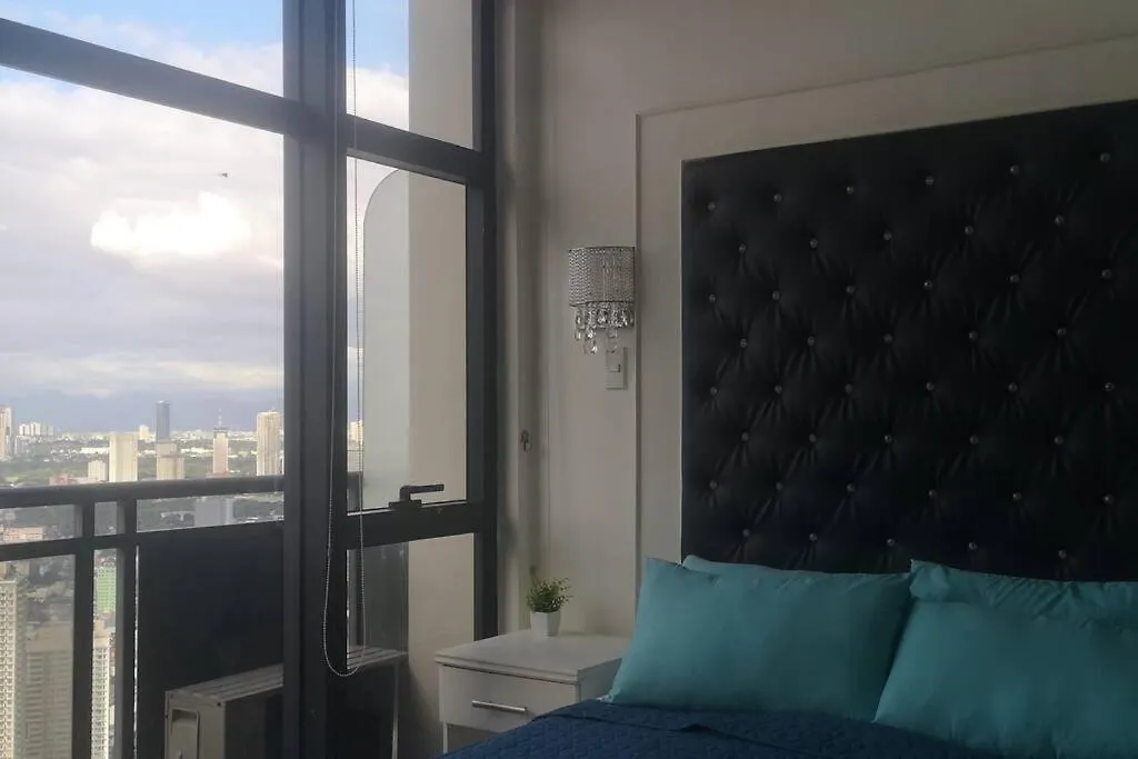 Penthouse At Poblacion - 200Mbs Net - 50In Tv - Awesome View Manila Philippines