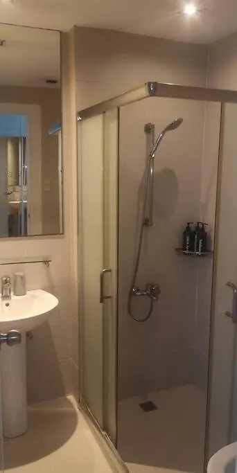 Penthouse At Poblacion - 200Mbs Net - 50In Tv - Awesome View Manila Philippines